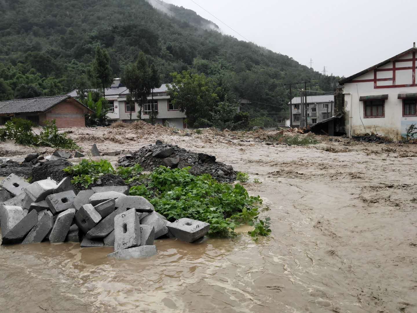 泥石流、山體滑坡等地質(zhì)災(zāi)害時(shí)有發(fā)生